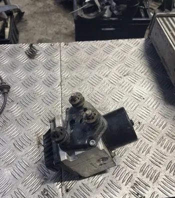 Volkswagen PASSAT B6 ABS Pump 3c0614095p