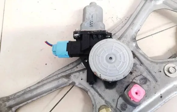 Honda Civic Front door window regulator motor 