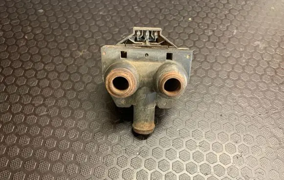 Mercedes-Benz E W210 Coolant heater control valve 0018307784 1147412114