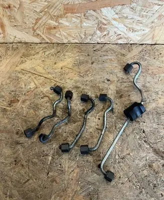 Fuel injector supply line/pipe