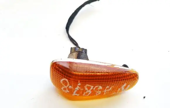 Citroen C4 Grand Picasso Front fender indicator light 1511