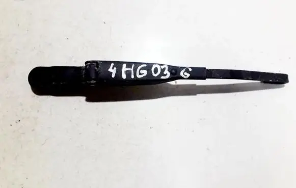 Rear wiper blade arm