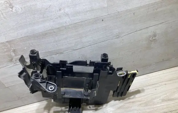 BMW 3 G20 G21 Engine control unit holder 8650888