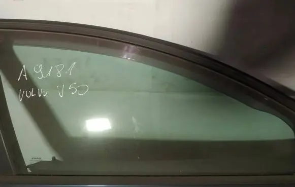 Volvo V50 Front door window glass four-door as2