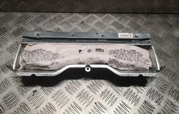 Mercedes-Benz E A207 Knee airbag A2048602002 2048602002