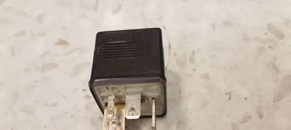 Audi A6 S6 C5 4B Other relay 899587 8A0951253