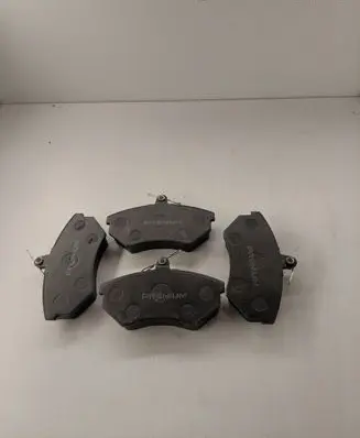Volkswagen PASSAT B5 Brake pads (front) LP1410