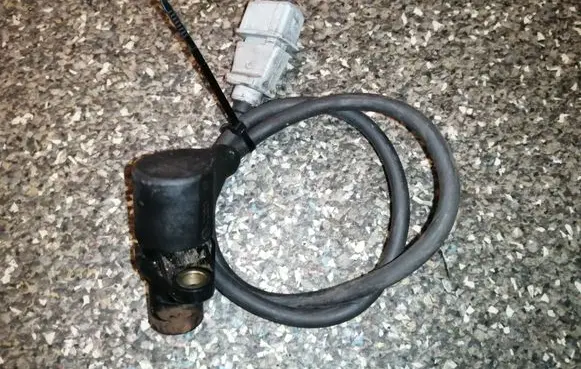 Volkswagen PASSAT B5 Crankshaft position sensor 050906433