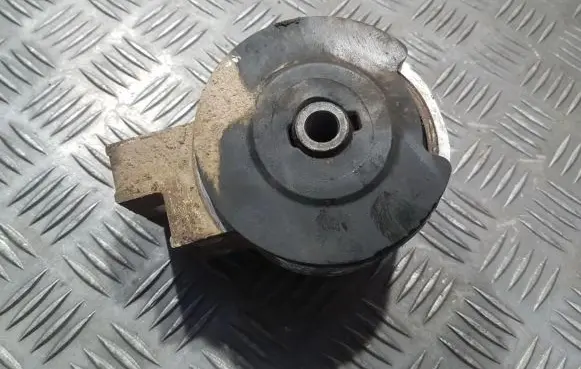 Honda Civic Engine mount bracket