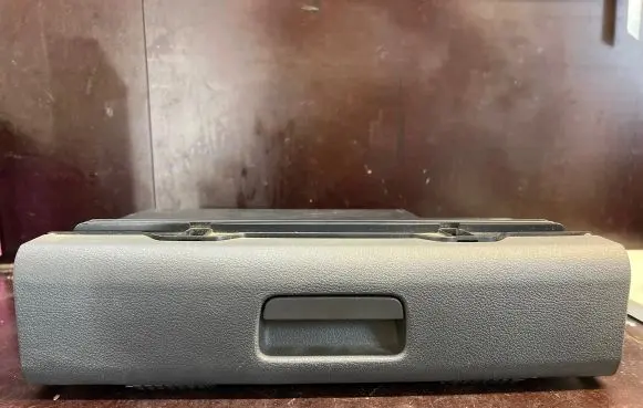 Volkswagen Touran I Glove box 1T0881580C