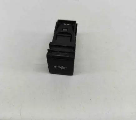 Toyota Sienna XL40 IV USB socket connector 8619012040