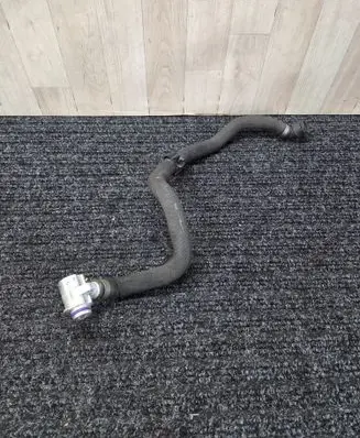 BMW 5 G30 G31 Engine coolant pipe/hose 8602623