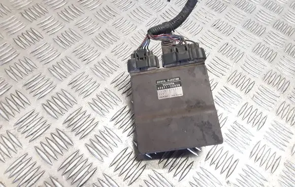 Toyota Corolla Verso E121 Fuel injection control unit/module 8987120030 1310001041