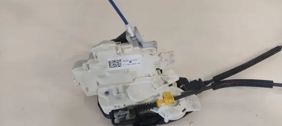 Audi A8 S8 D4 4H Rear door lock 4H0839016D