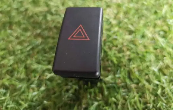 Toyota Avensis T250 Hazard light switch 157963 TR9503 B015