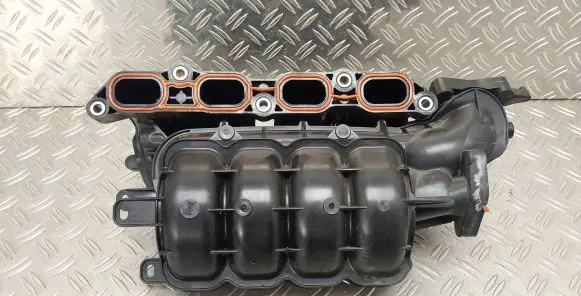 Toyota Yaris Intake manifold