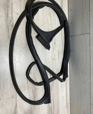 Toyota Hilux VIII Front door rubber seal