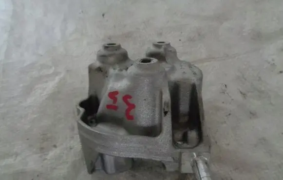Peugeot 208 Engine mounting bracket 9820488780