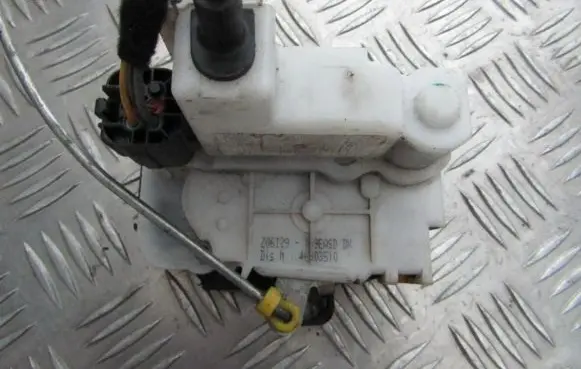 Fiat Panda 141 Front door lock 46803510