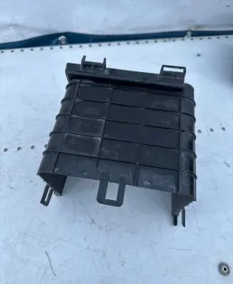 Volkswagen Golf V Battery box tray cover/lid 1K0915336B
