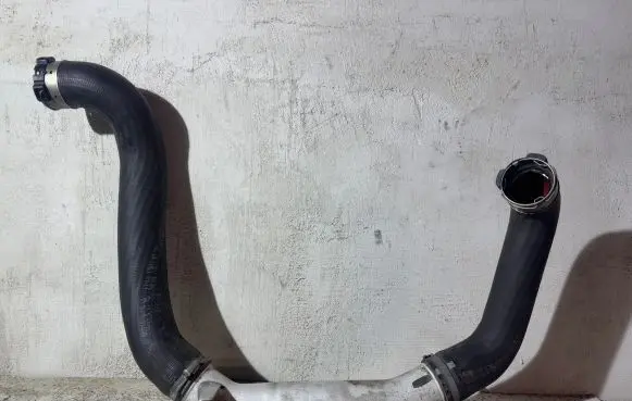 Volvo V40 Intercooler hose/pipe 31370648 31370060