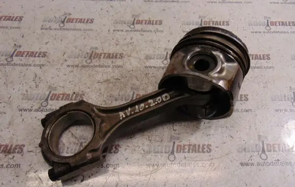Toyota Avensis T270 Piston with connecting rod