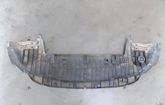 Peugeot 5008 II Engine splash shield/under tray