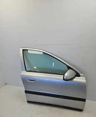 Volvo V70 Front door