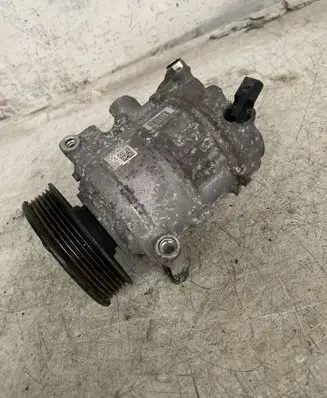 Volkswagen Golf VII Air conditioning (A/C) compressor (pump) 5Q0820803