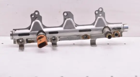 Volkswagen Golf VI Fuel main line pipe 06J133317M