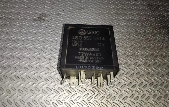 Skoda Octavia Mk1 (1U) Window wiper relay 4B0955531A