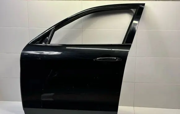 Alfa Romeo Stelvio Front door