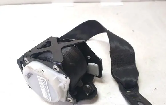 Rear seatbelt