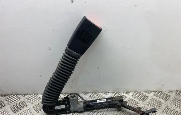 BMW 5 F10 F11 Front seatbelt buckle 9115306