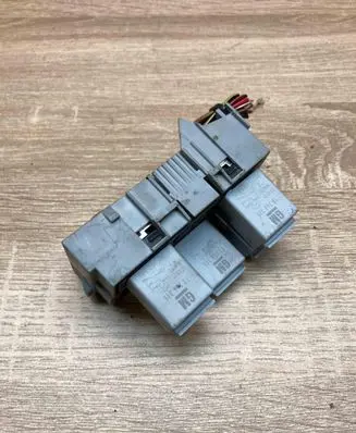 Opel Meriva A Fuse module 101011 13266315