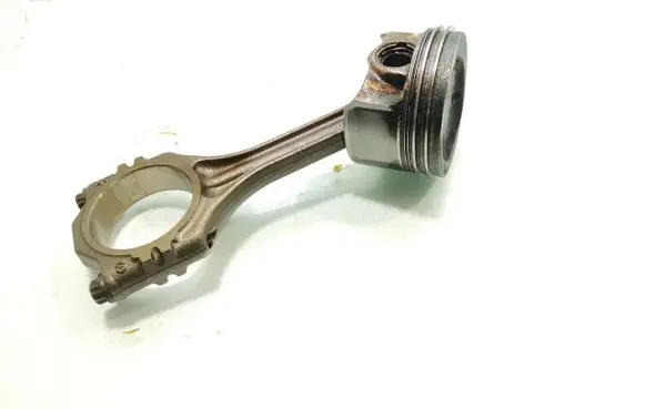 Volkswagen Passat Alltrack Piston with connecting rod 