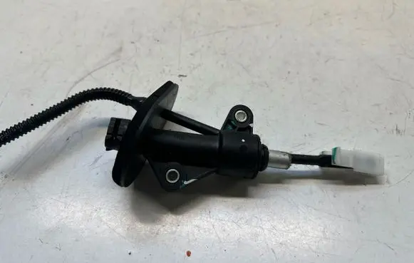Opel Mokka Clutch slave cylinder 96807800
