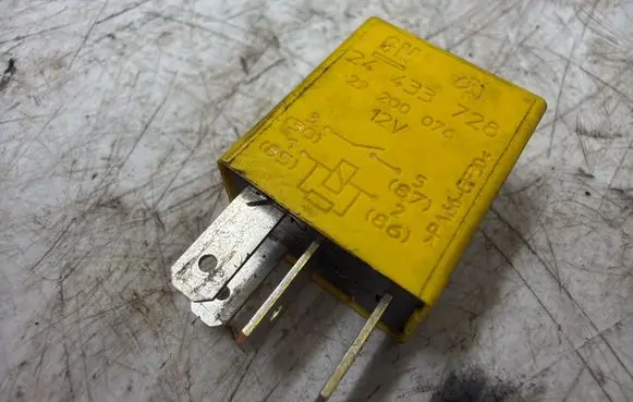 Opel Zafira A Other relay 24433728