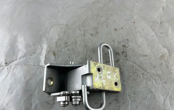 Audi A4 S4 B7 8E 8H Rear door lower hinge 8E0833411