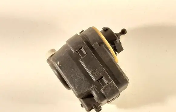 Toyota Aygo AB10 Headlight level adjustment motor 