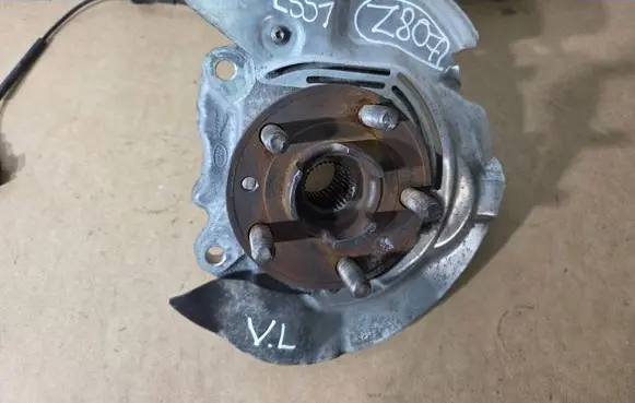 Land Rover Evoque II Front wheel hub spindle knuckle Z807