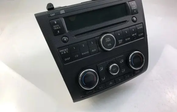 Nissan Altima Radio/CD/DVD/GPS head unit 28185ZN40B