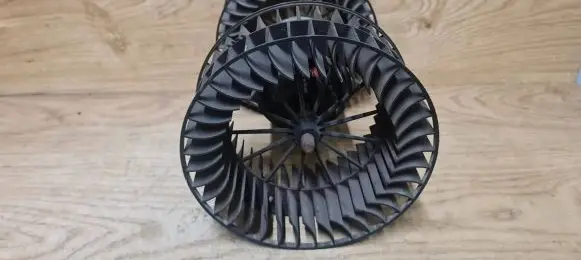 BMW 8 E31 Heater fan/blower 64118390935