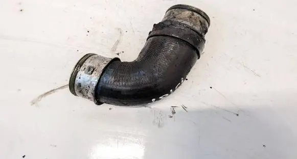 Volkswagen PASSAT B6 Intercooler hose/pipe 038131111B