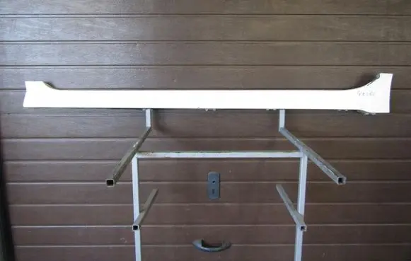 Front sill (body part)