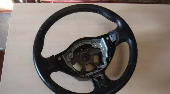 Nissan Note (E12) Steering wheel