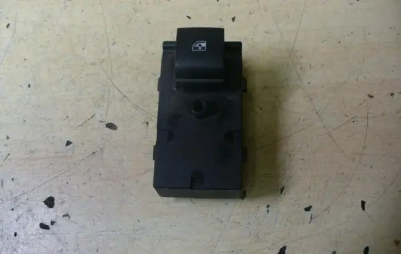 Opel Zafira C Electric window control switch 13301888 I2759