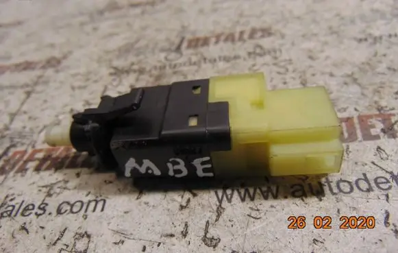 Mercedes-Benz E W211 Brake pedal sensor switch A0015454409