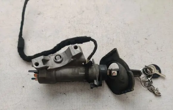 Volkswagen Transporter - Caravelle T5 Ignition lock 4B0905851