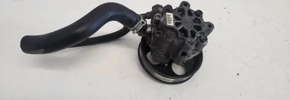 Opel Insignia A Power steering pump 55563329